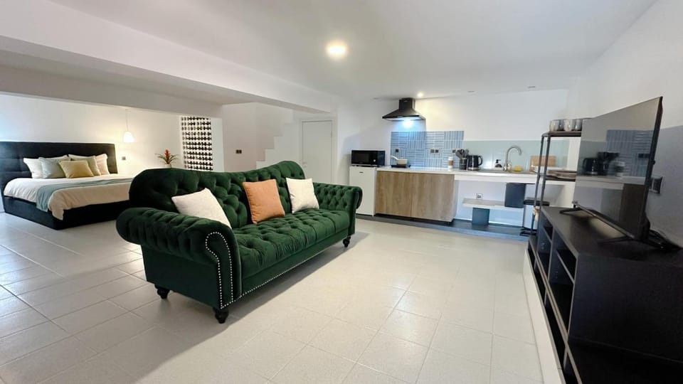 Sunny Studio with Pool Access - Beach & City 5 min Apartment in Coimbra District, Portugal