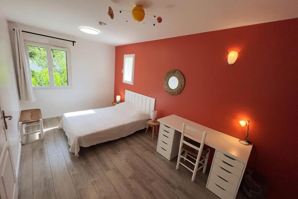 Bed, Photo of the whole room, Bedroom