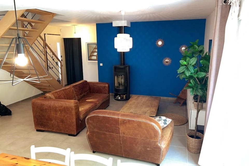 Living room, Seating area, fireplace