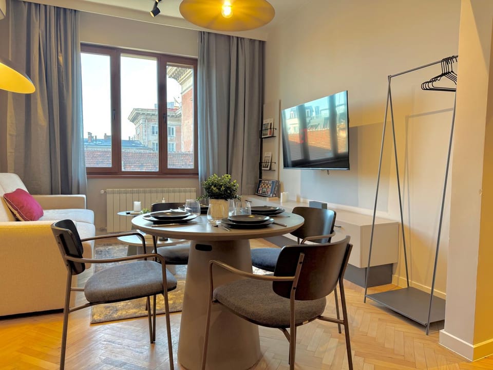 Living room, Seating area, Dining area