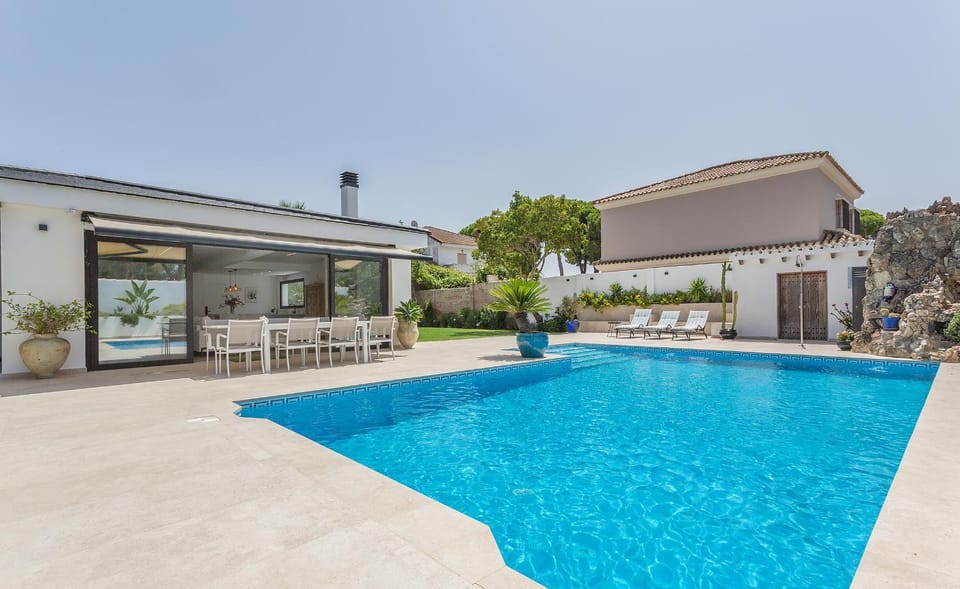 Patio, Day, Pool view, Swimming pool, Swimming pool, sunbed