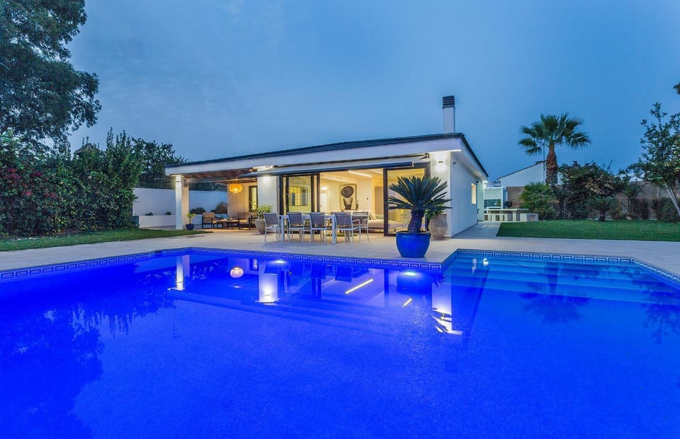 Property building, Swimming pool