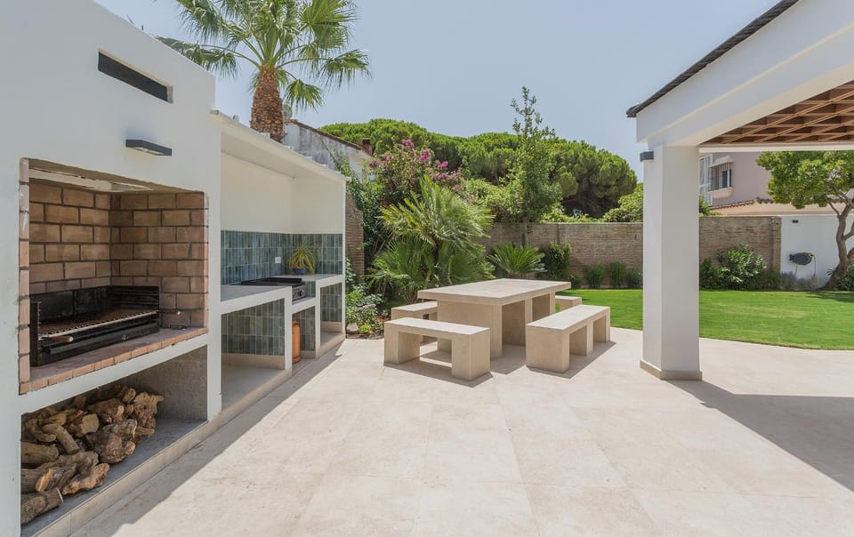 Patio, Day, BBQ facilities, Garden, Garden view