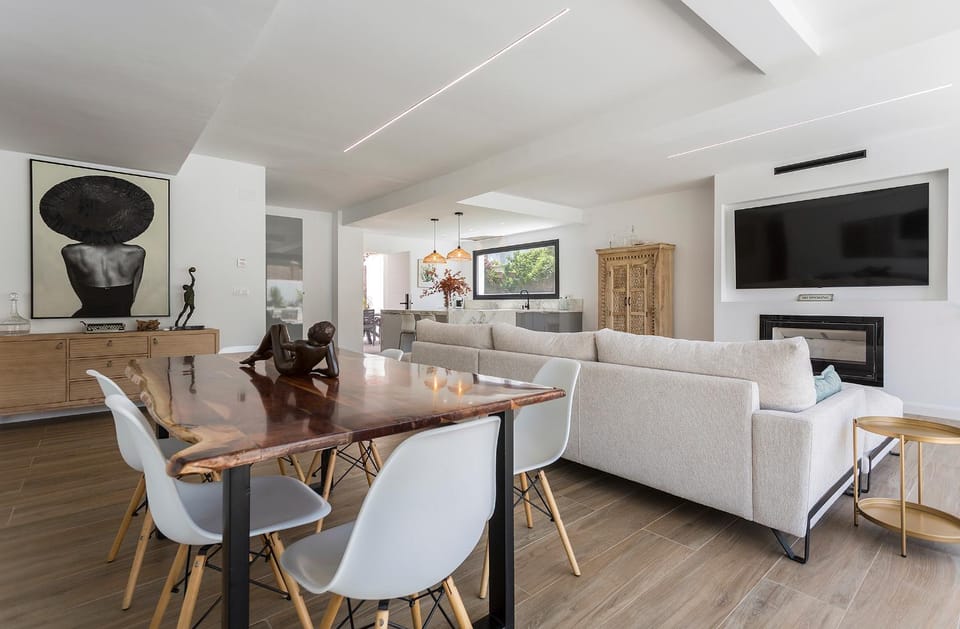 TV and multimedia, Living room, Seating area, Dining area, Evening entertainment
