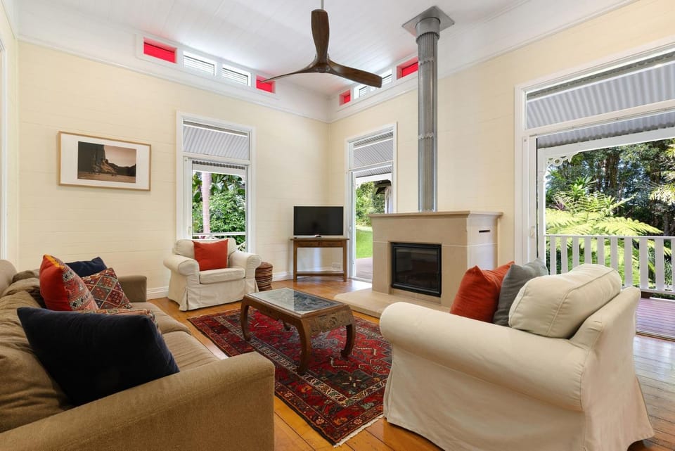 TV and multimedia, Living room, fireplace, flat iron