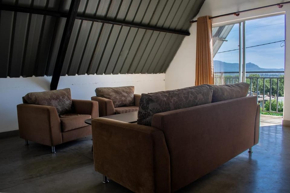 S&C Hilltop Bungalow House in Nuwara Eliya