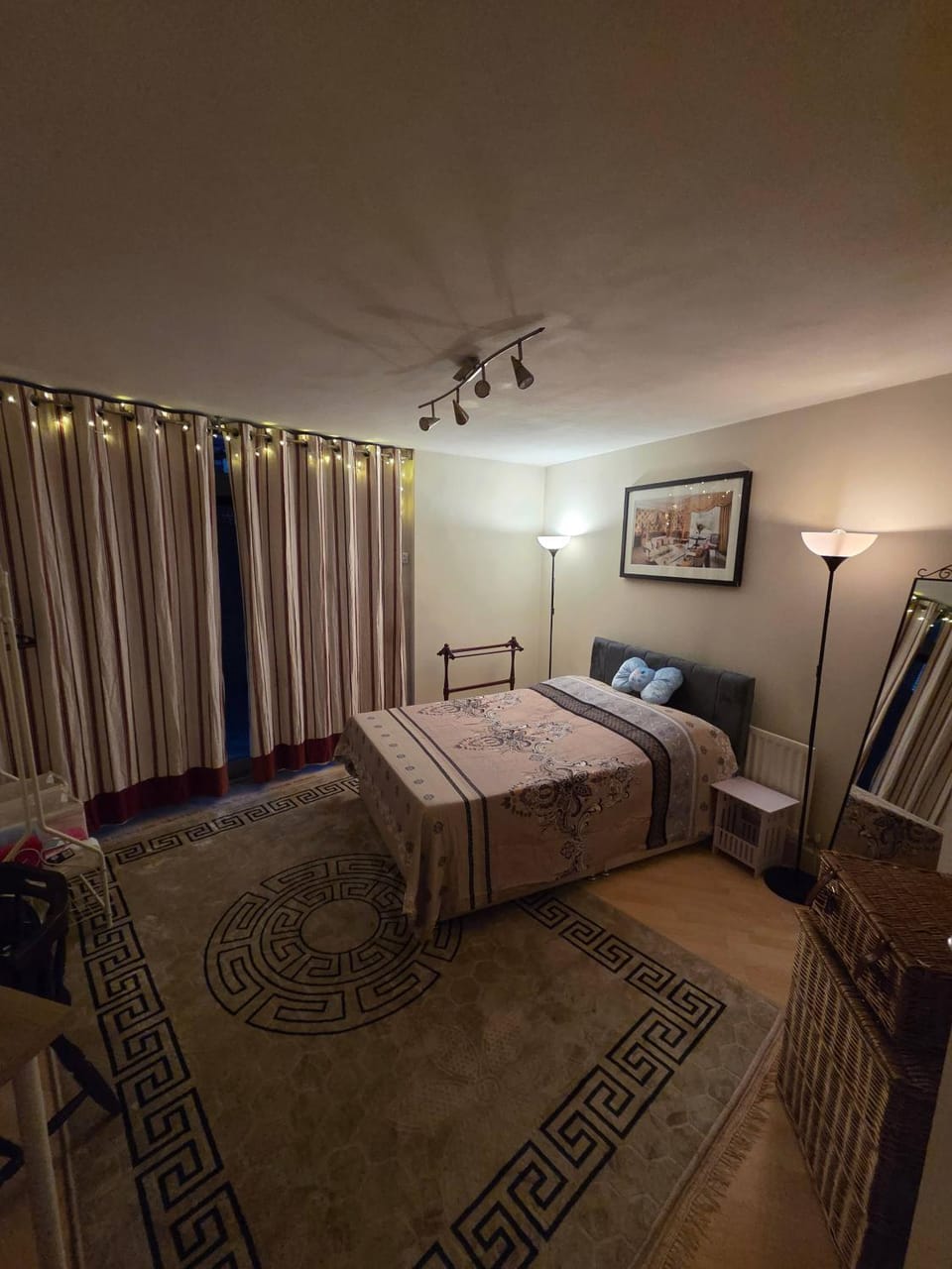Bed, Photo of the whole room, Bedroom