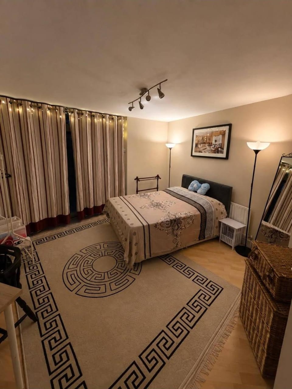 Bed, Photo of the whole room, Bedroom