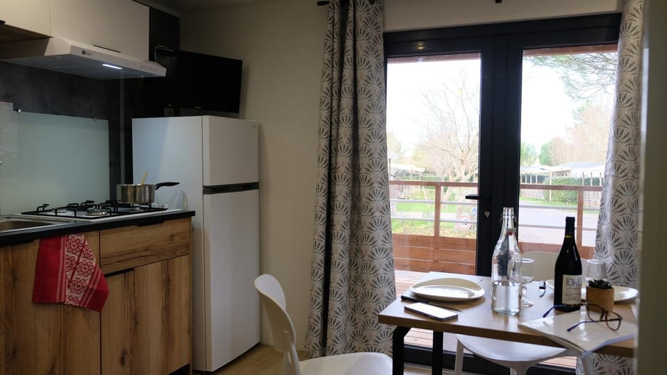 Kitchen or kitchenette, pet friendly, air conditioner
