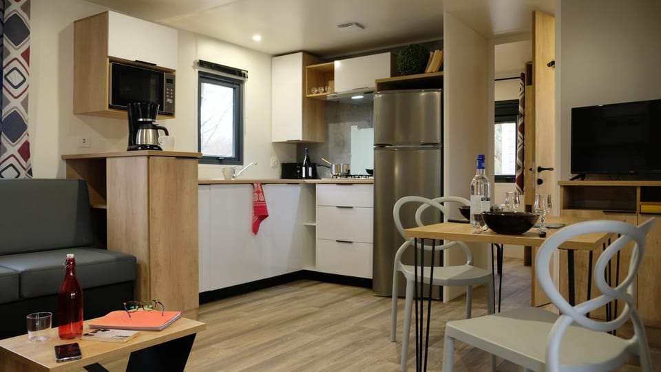 TV and multimedia, Kitchen or kitchenette, Living room, Seating area, Dining area, pet friendly, stove
