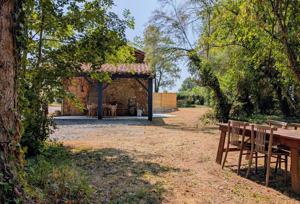 Property building, Day, Natural landscape, Garden, Dining area, Garden view