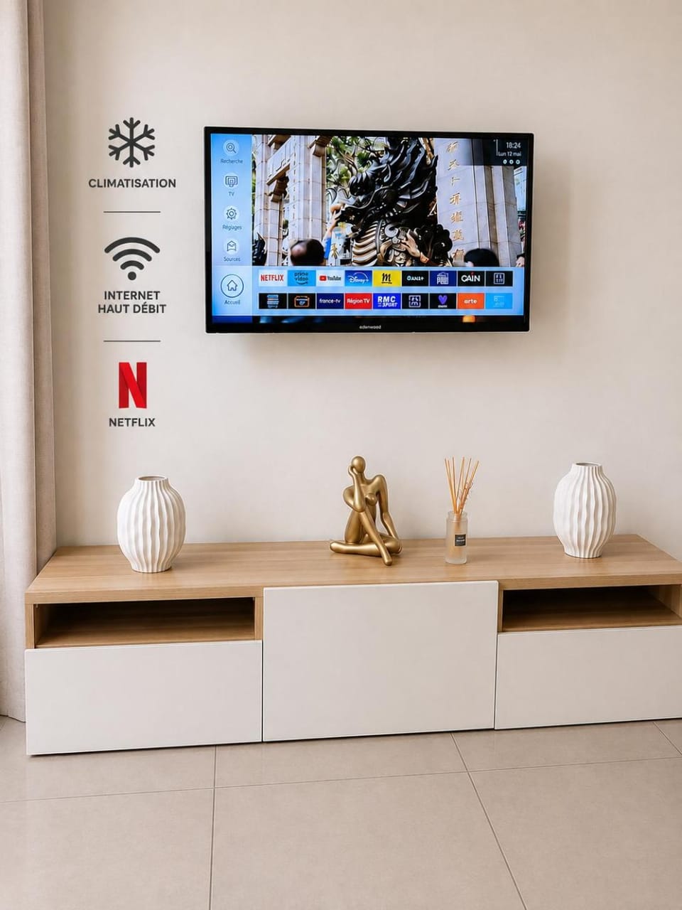 Living room, air conditioner