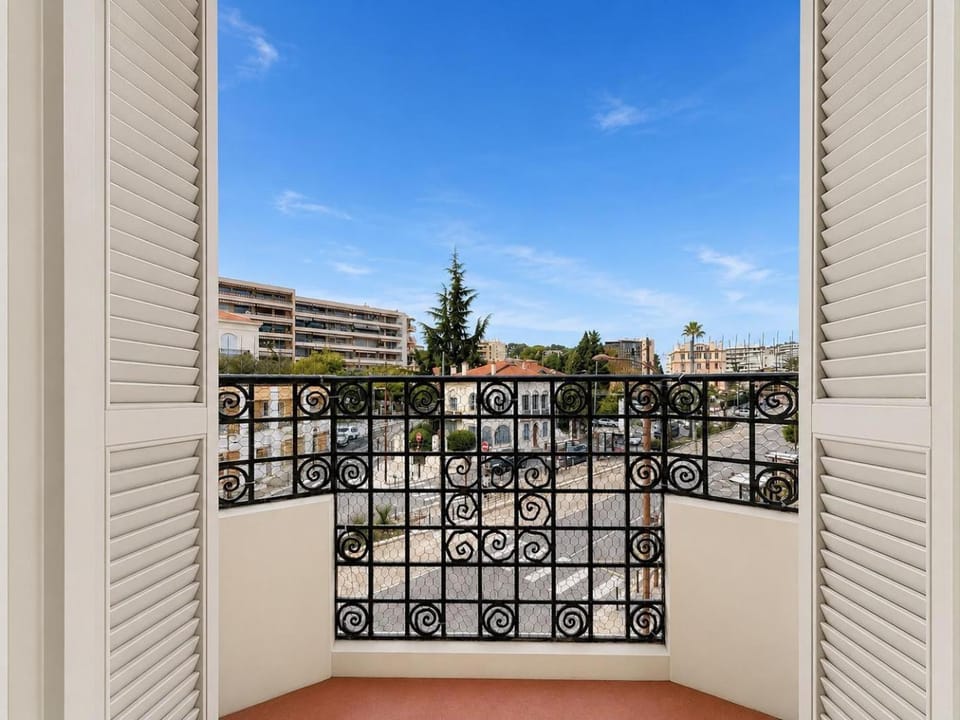View (from property/room), Balcony/Terrace, City view