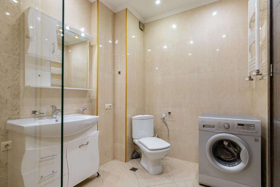 Shower, Toilet, Bathroom, towels, dryer