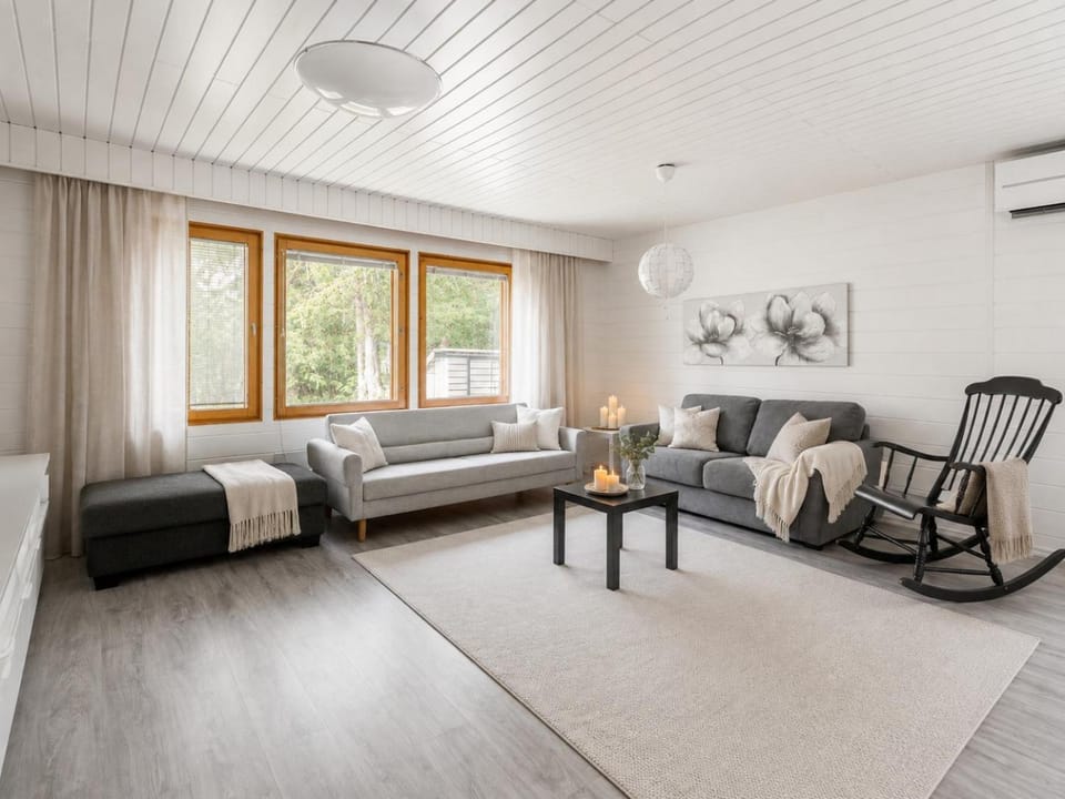 Bed, Living room