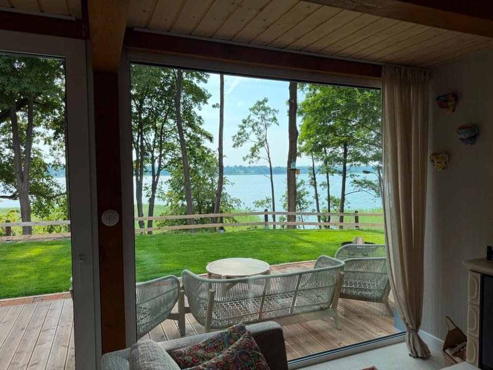 View (from property/room), Balcony/Terrace, Living room, Lake view
