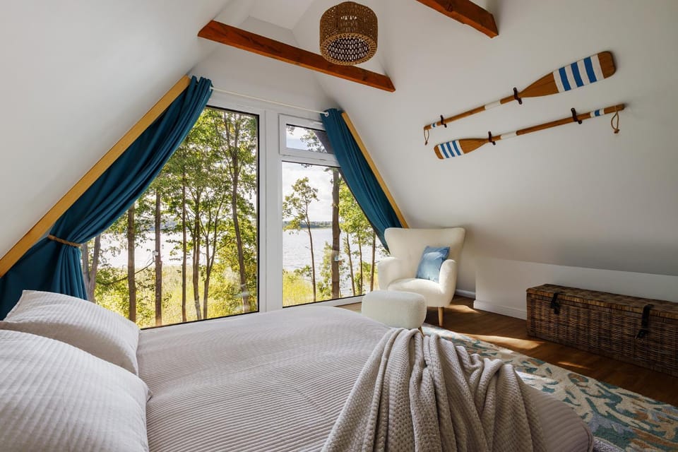 Bed, Bedroom, Lake view