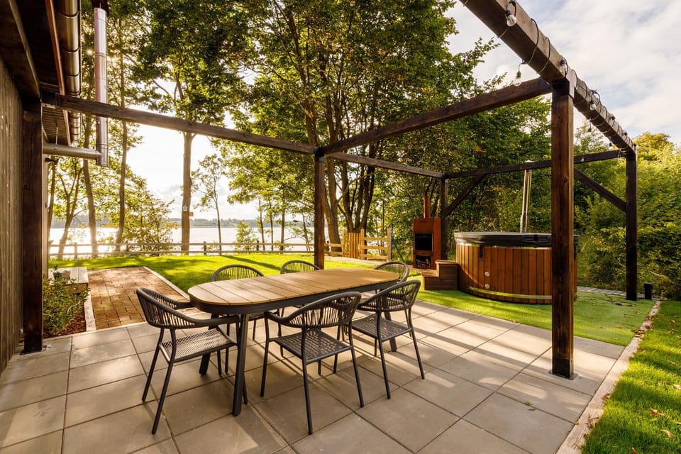 Garden, View (from property/room), Balcony/Terrace, Dining area, Garden view, Lake view