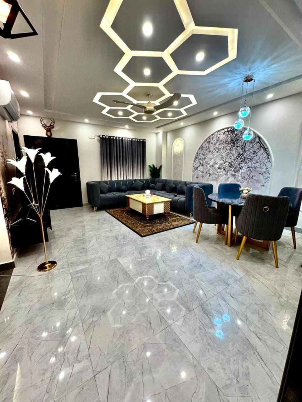 Living room, Seating area