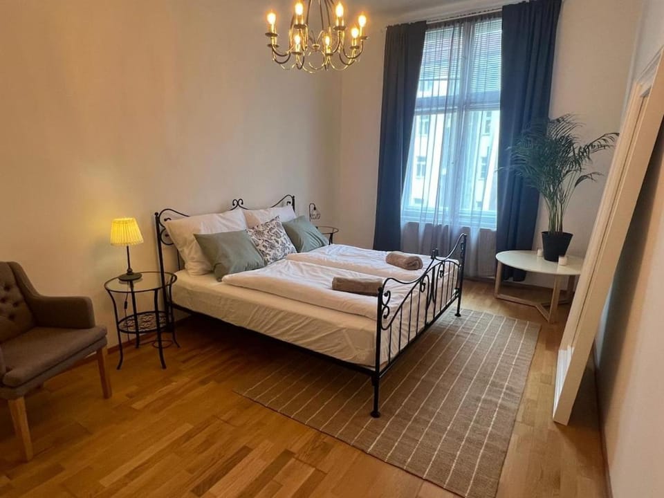 Quiet Old Town 2BR Walk to All Attractions Apartment in Prague