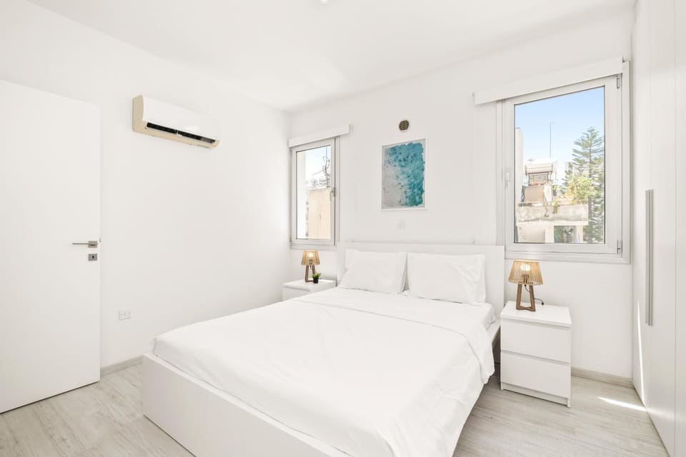 Bed, Photo of the whole room, Bedroom, air conditioner