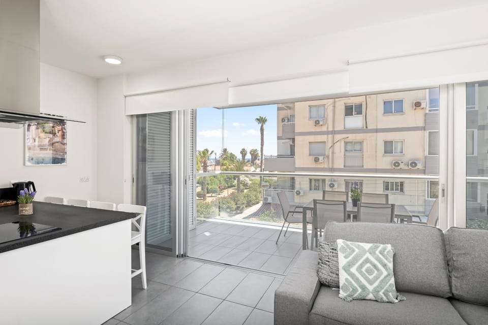 Patio, View (from property/room), Balcony/Terrace, Living room, Seating area, Dining area