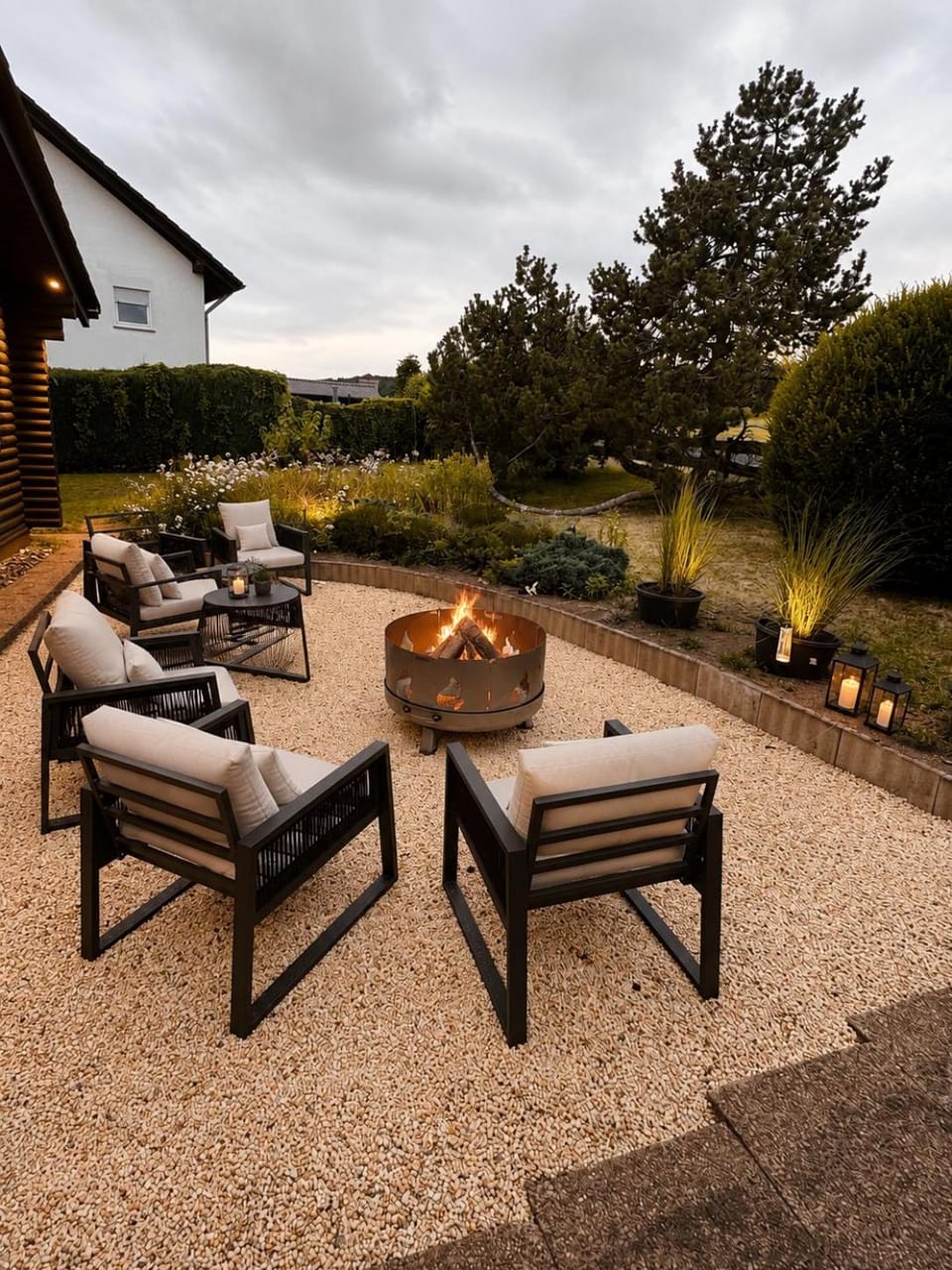Natural landscape, Garden, Seating area, Garden view, sunbed