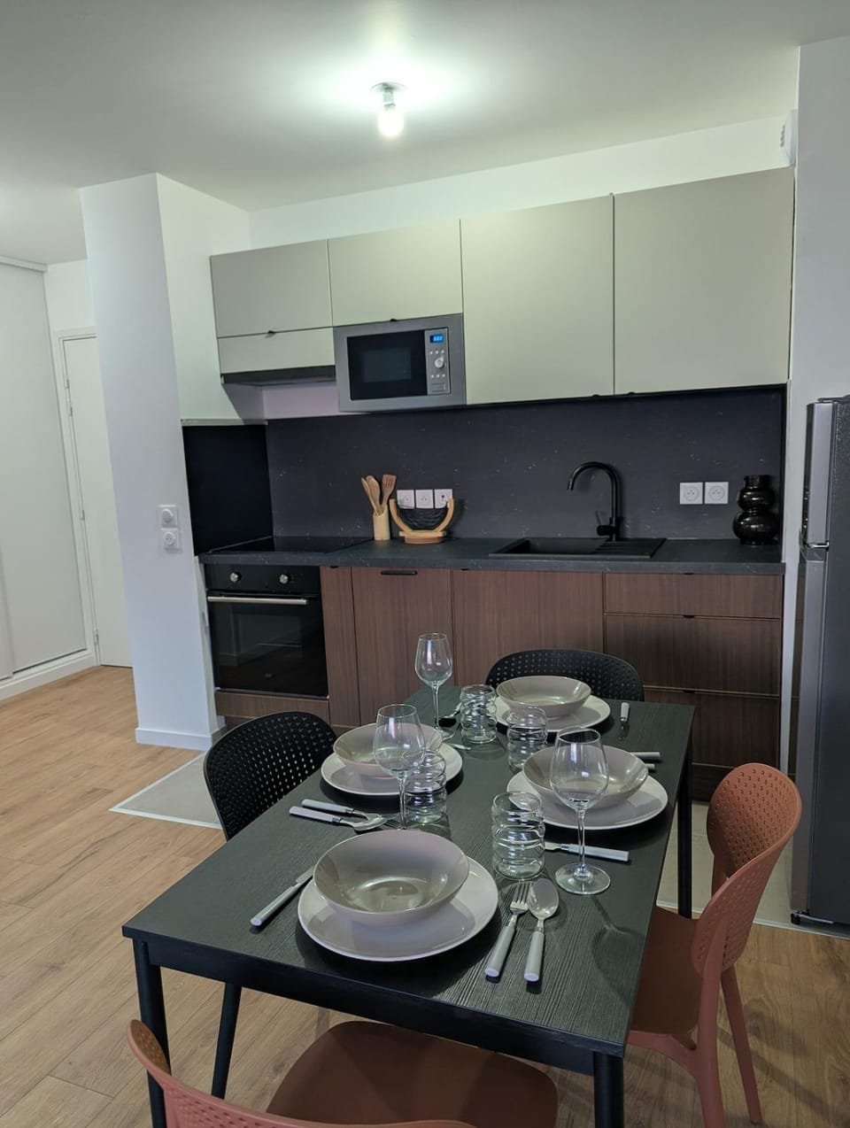 appartement moderne avec balcon proche Paris, Disneyland et RER A Apartment in Noisy-le-Grand