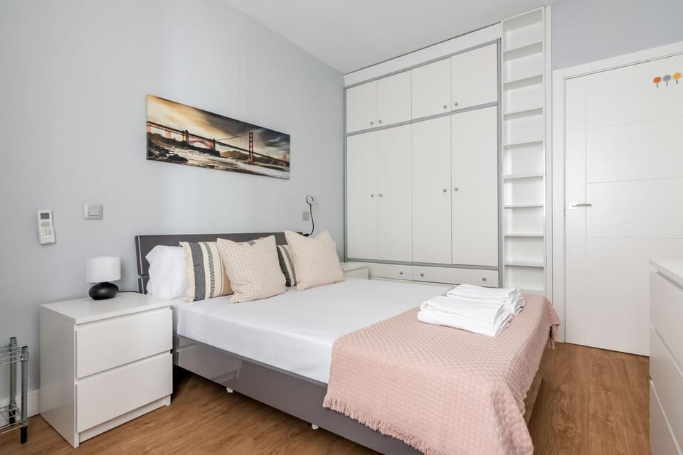 Bed, Bedroom, towels, wardrobe
