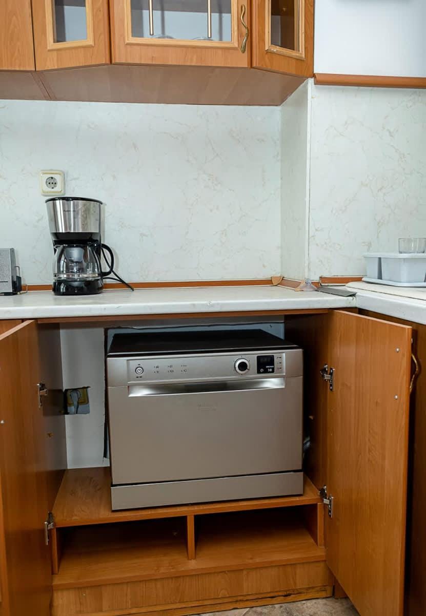 Kitchen or kitchenette, dishwasher