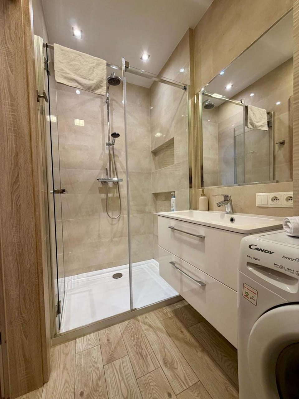 Shower, Bathroom, towels