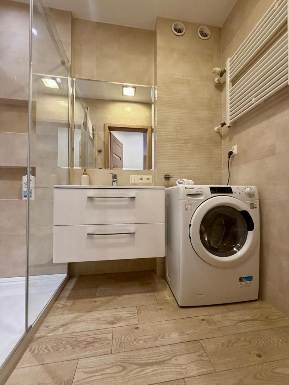 Bathroom, washing machine