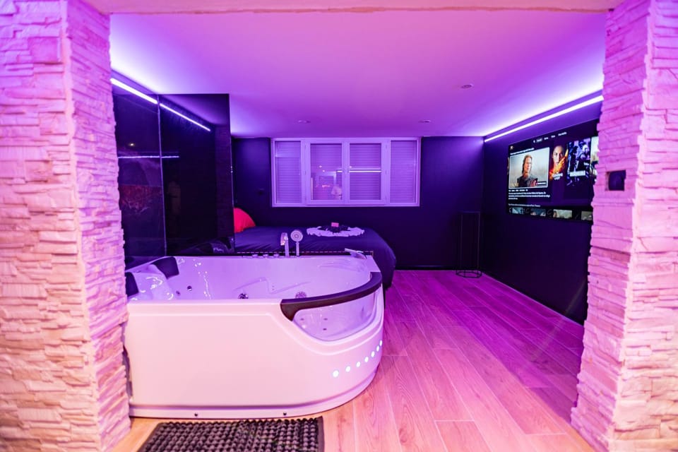 Cristal Room Apartment in Nouvelle-Aquitaine