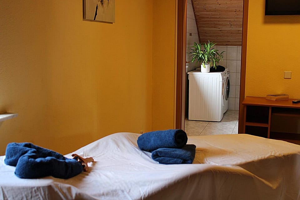 Bed, Photo of the whole room, Bedroom, towels