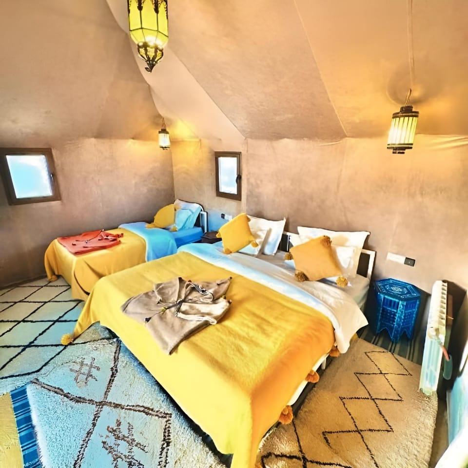 Bed, Photo of the whole room, towels