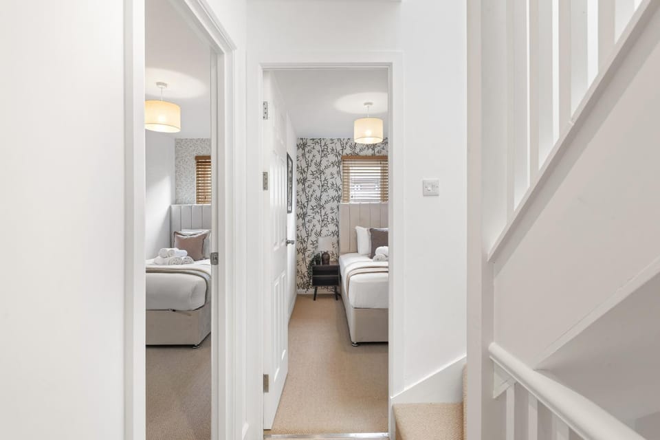 Spacious 4BR House Garden & Family Friendly Apartment in London