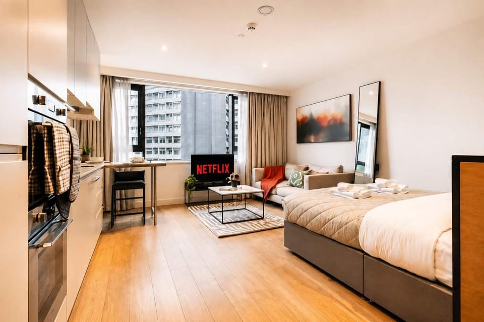 Property building, Bed, TV and multimedia, Living room, Seating area