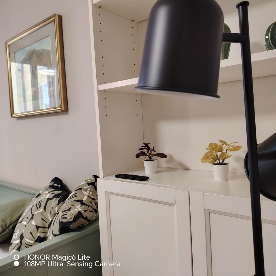 Bed, Kitchen or kitchenette