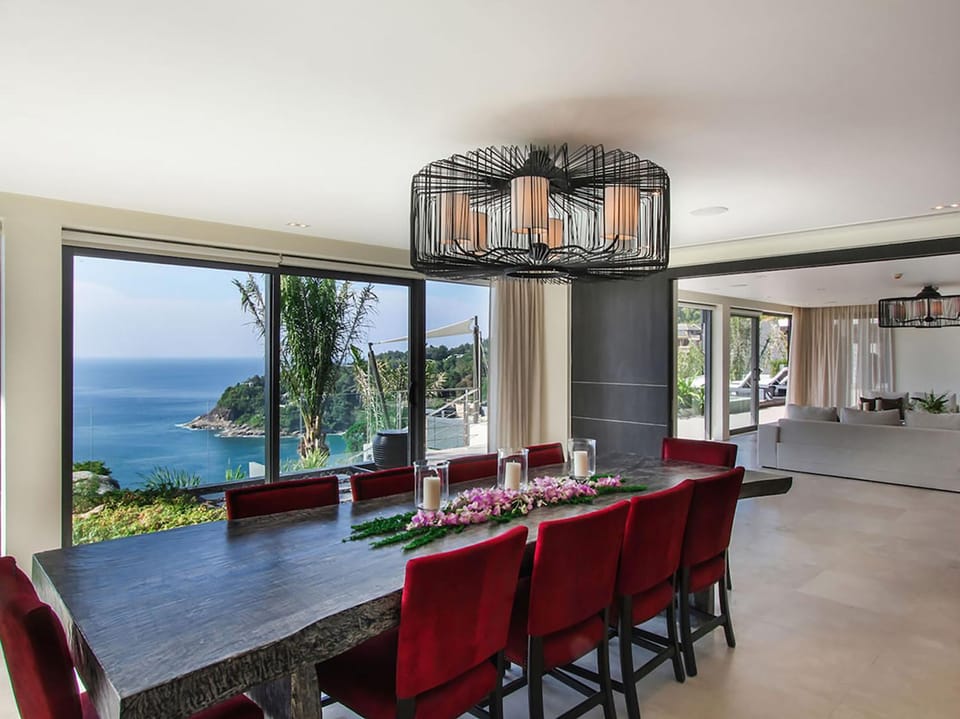 View (from property/room), Living room, Seating area, Dining area, Breakfast