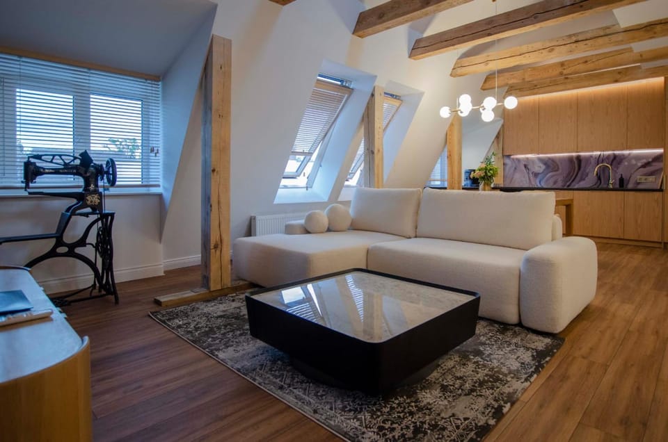 Kitchen or kitchenette, Seating area