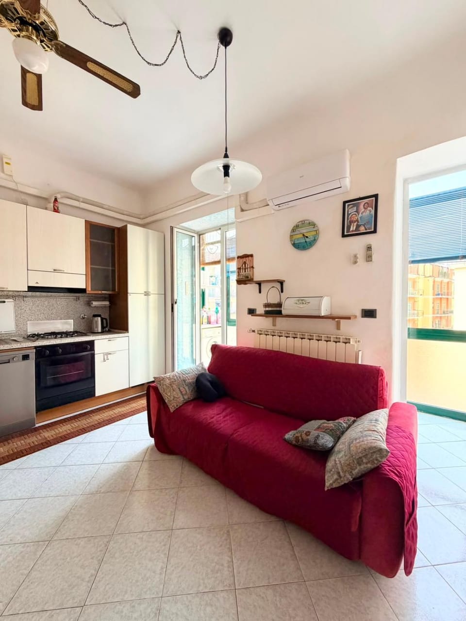 Kitchen or kitchenette, Living room, Seating area, Dining area, dishwasher, oven, pet friendly, stove