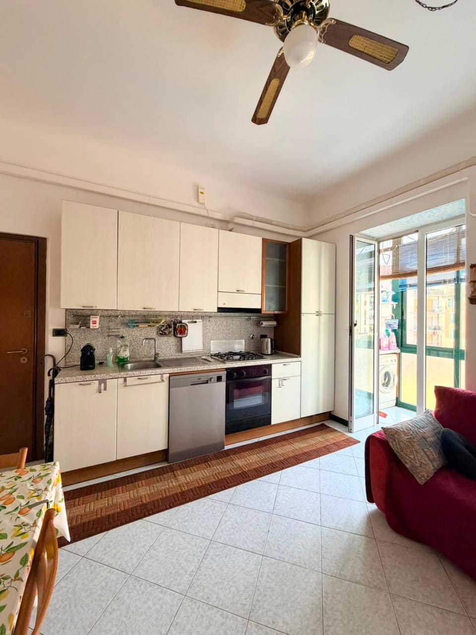 Kitchen or kitchenette, Living room, Seating area, Dining area, dishwasher, oven, pet friendly, stove
