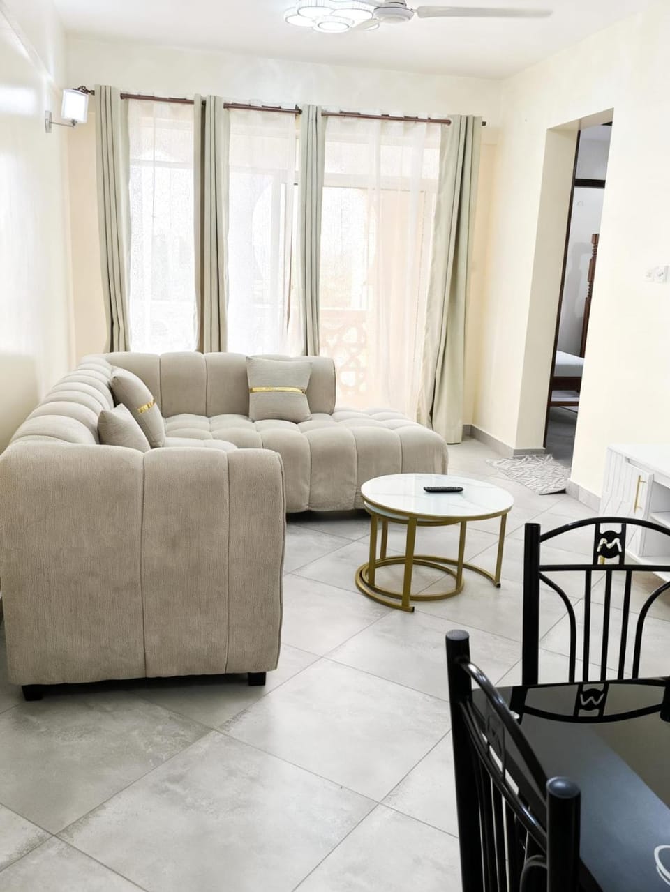 TV and multimedia, Living room, Seating area, Dining area