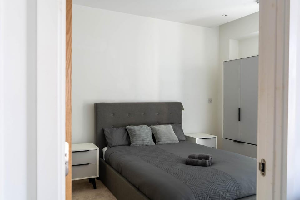 Modern flat minutes from city centre Apartment in Salford