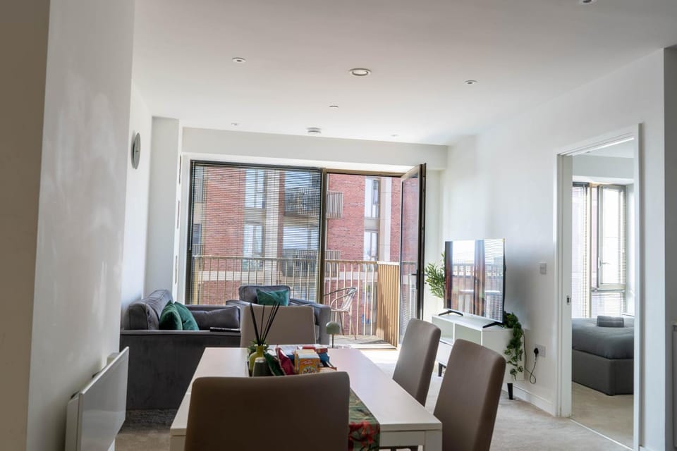 Modern flat minutes from city centre Apartment in Salford