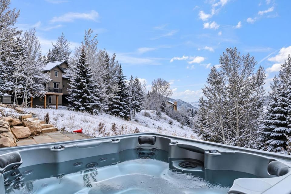 EagleVail Designer Retreat with Hot Tub, Sleeps 16 House in Eagle County