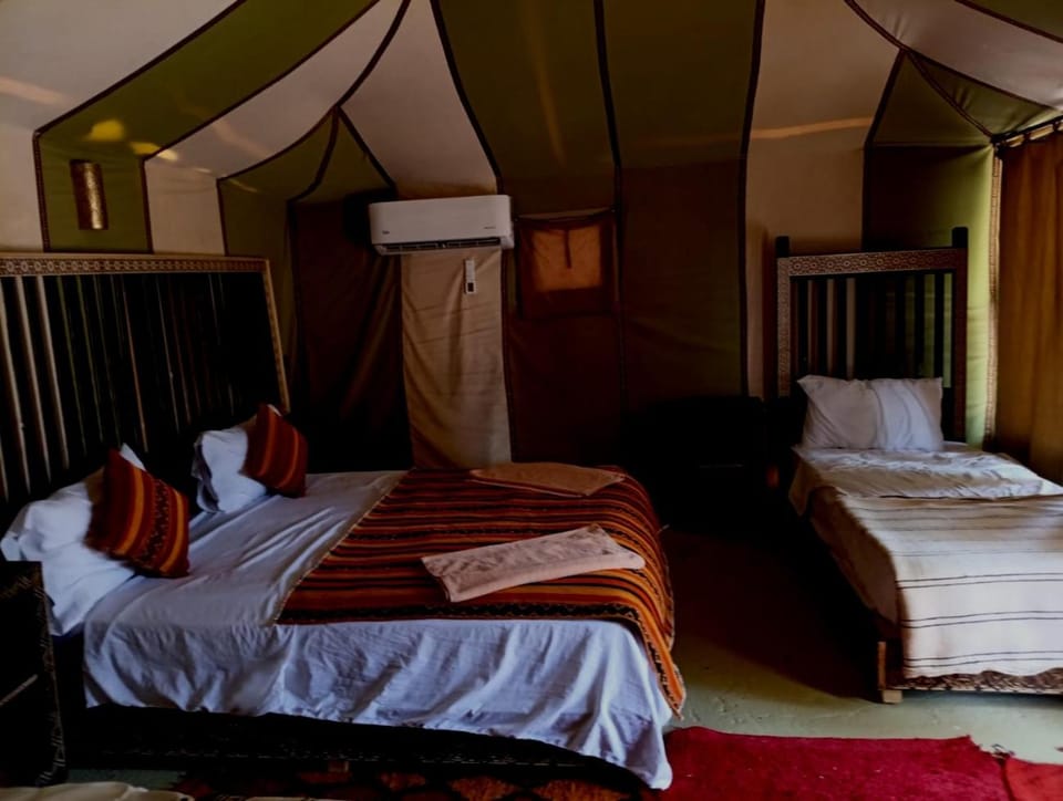 Bed, Photo of the whole room, towels, air conditioner