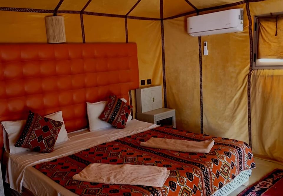 Bed, Photo of the whole room, Bedroom, air conditioner