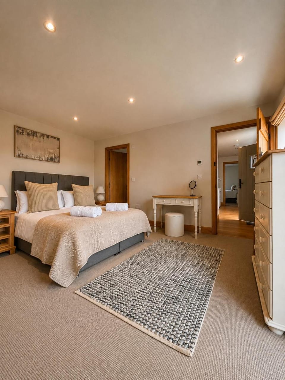 Bed, Bedroom, towels