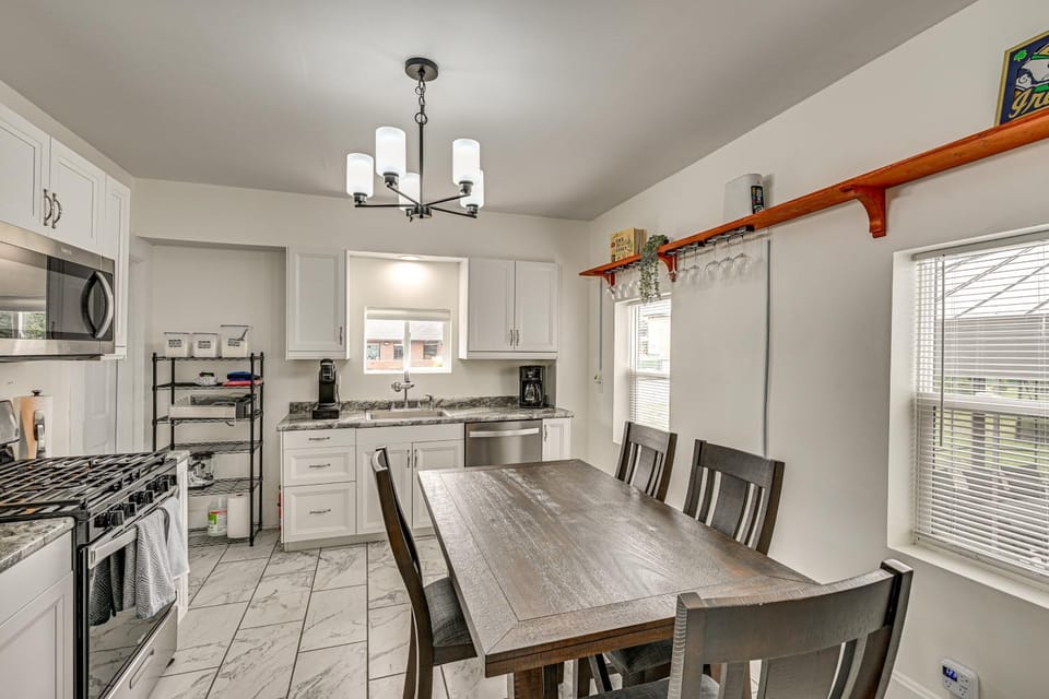 1 Mi to University of Notre Dame! Pets Welcome House in South Bend